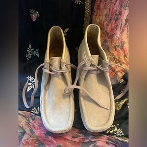 Tan Clarks Wallabees